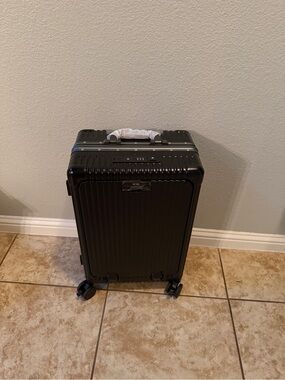 Black Hard-Shell Spinner Carry-On Luggage